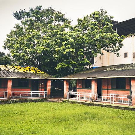 Whispering Peepul Resort Badlapur Esterno foto