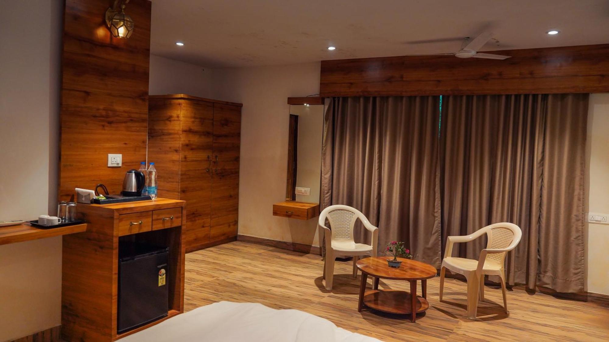 Whispering Peepul Resort Badlapur Esterno foto