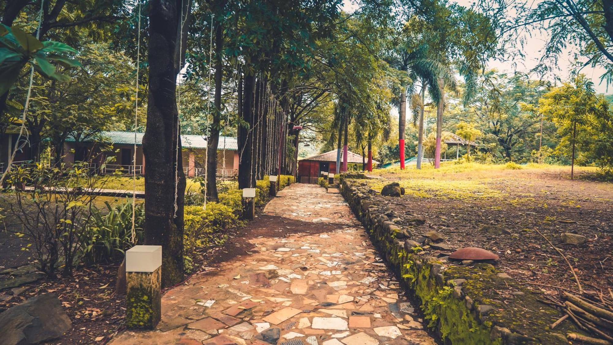 Whispering Peepul Resort Badlapur Esterno foto