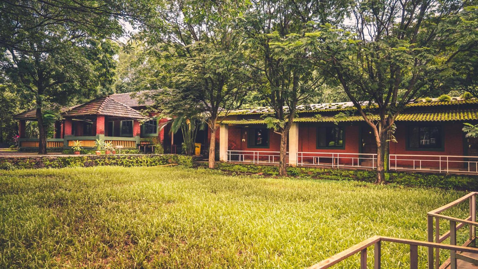 Whispering Peepul Resort Badlapur Esterno foto