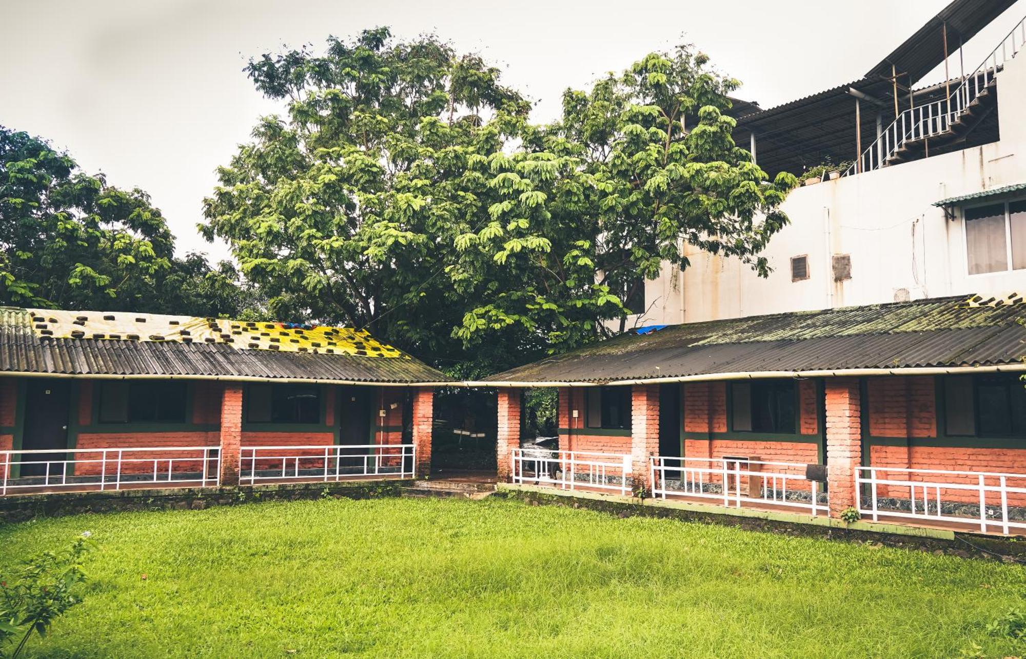 Whispering Peepul Resort Badlapur Esterno foto