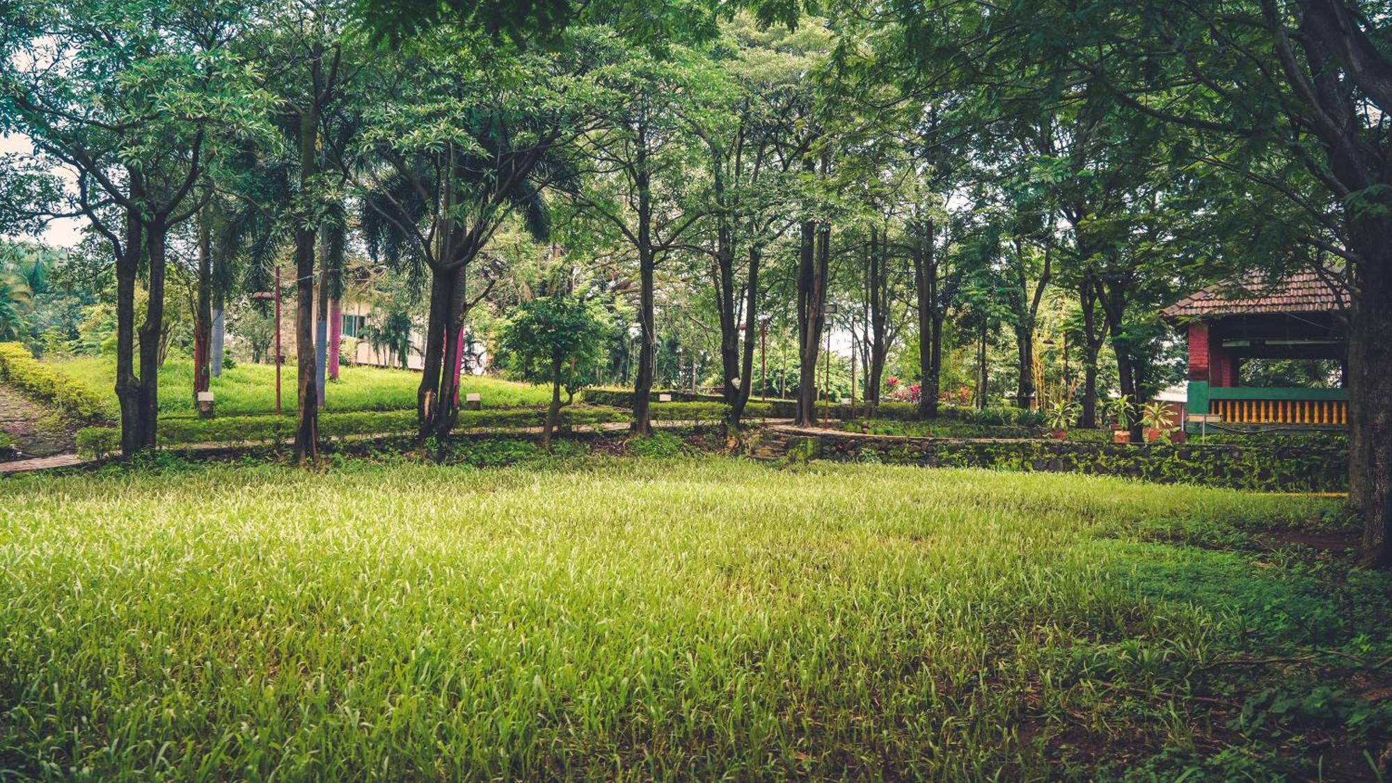 Whispering Peepul Resort Badlapur Esterno foto