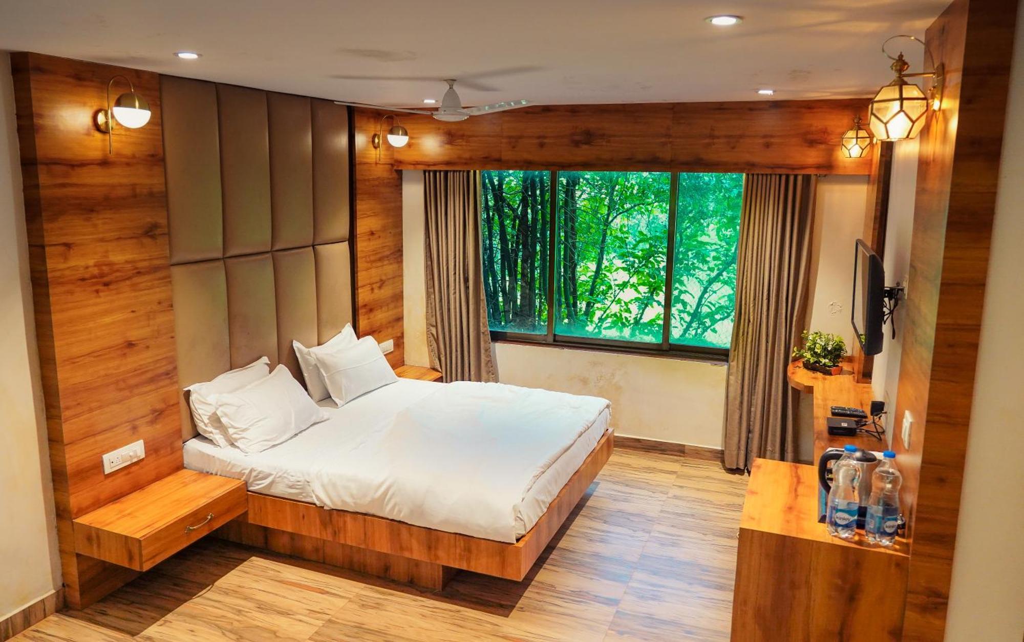 Whispering Peepul Resort Badlapur Esterno foto
